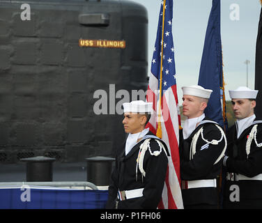 161029-N-HI707-957 Groton, Connecticut. (Ott. 29, 2016) La protezione di colore è pronta per la sfilata i colori durante la cerimonia di messa in esercizio di USS Illinois (SSN 786) su Naval base sottomarina di New London, Ott. 29. USS Illinois è la U.S. La marina del XIII Virginia-Class sottomarino di attacco e la quarta nave prende il nome per lo stato di Illinois. (U.S. Navy foto di Chief Petty Officer Darryl I. legno/rilasciato) Foto Stock