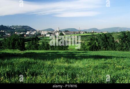 Spagna - Catalogna - Bagés (distretto) - Barcellona. Moià, vista pueblo, campos agrícolas. Foto Stock