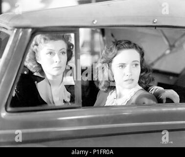 Pellicola originale titolo: MRS. MINIVER. Titolo inglese: MINIVER MRS. Regista: William Wyler. Anno: 1942. Stelle: GREER GARSON; TERESA WRIGHT. Credito: M.G.M. / Album Foto Stock