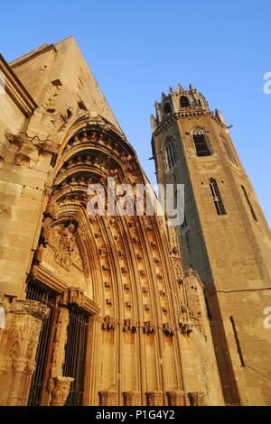 Spagna - Catalogna - Segrià (distretto) - Lerida. LLeida; Seu Vella / Catedral Vieja; Porta dels Apóstols i campanari / Puerta de los apóstoles (gotica) y campanario ottagonale. Foto Stock