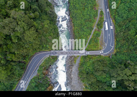 Porte di Haast, Haast Pass, Mt Aspiring National Park, West Coast, South Island, in Nuova Zelanda - antenna fuco Foto Stock