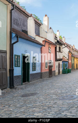 Case di Golden lane a Praga Foto Stock