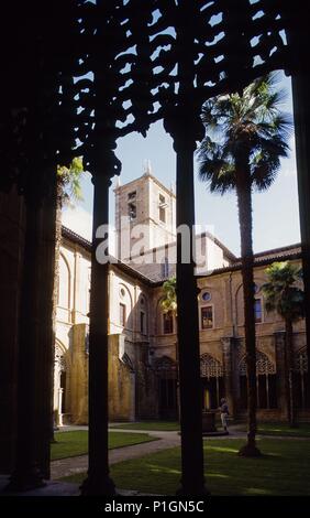 Spagna - LA RIOJA - Rioja Alta (distretto). Nájera; Monasterio de Santa María la Real; claustro gotico 'de los Caballeros' (Camino de Santiago). Foto Stock