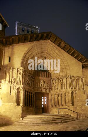 Spagna - LA RIOJA - Rioja Media (distretto) - Logrono. Logroño; portada gótica y torre mudéjar de la Iglesia de San Bartolomé. Foto Stock