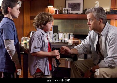 Pellicola originale titolo: ZATHURA. Titolo inglese: ZATHURA. Regista: Jon Favreau. Anno: 2005. Stelle: TIM ROBBINS; Josh Hutcherson; Jonah Bobo. Credito: Columbia Pictures Corporation/FILM RADAR / Morton, MERRICK / Album Foto Stock