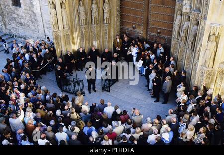 'Tribunal de las Aguas' ('Acqua Corte' - una tradizione medioevale) nella parte anteriore dell'Apostolo il gateway della cattedrale a VI della riunione di giovedì. Foto Stock