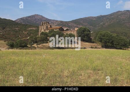 Alt Empordà: Iglesia / Monasterio romanico de Sant Quirze de Besora (D.O. Empordà - Costa Brava). Foto Stock