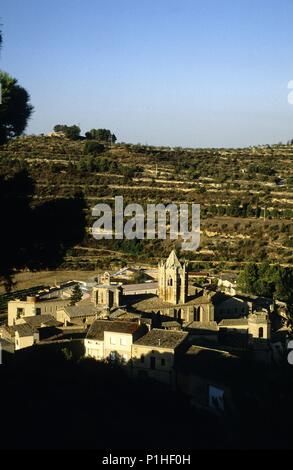 Urgell: Vallbona de les Monges; Monasterio de Santa María (romanico) y vista del pueblo (Urgell). Foto Stock