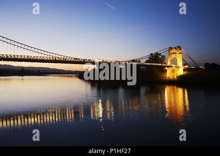 Spagna - Catalogna - Ribera d'Ebre (distretto) - Tarragona. Amposta; Puente Colgante sobre el Rio Ebro Ebre / (Delta del Ebro / de l'Ebre). Foto Stock