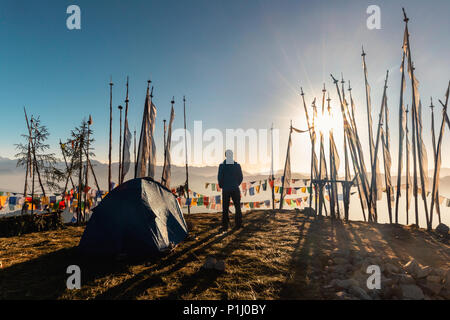 Assistendo a sunrise a 4000 metri al massimo il passaggio del Bhutan, Chele la Foto Stock