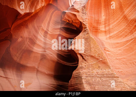 Pattern colorati di arenaria Navajo dallo Slot Canyon Arizona Pagina 3 Foto Stock