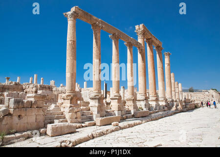 Il Cardo Maximus ( colonnato Street). Roman antica città di Geraza. Jerash Giordania. Foto Stock