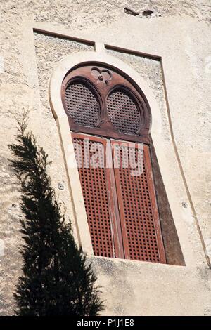 Spagna - Valencia regione autonoma - Baix Vinalopó (distretto) - Alicante. Elx / Elche; Torre de orígen árabe de 'La Calahorra"; detalle de ventana / celosía. Foto Stock