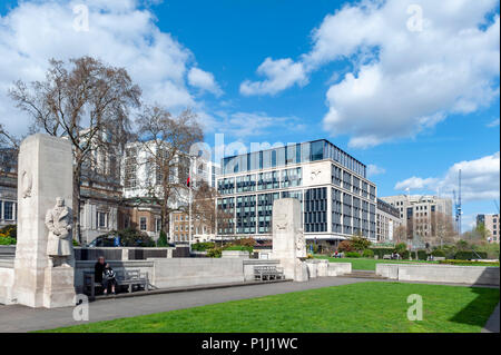 Il Tower Hill Memorial, una coppia del Commonwealth War Graves Commissione memoriali in Piazza della Trinità, a Tower Hill a Londra, Inghilterra Foto Stock