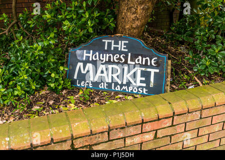 London, Regno Unito - 14 Aprile 2018: Haynes Lane Market - un gioiello nascosto weekend antiquariato e mercato degli agricoltori nel sud di Londra, Crystal Palace. Foto Stock