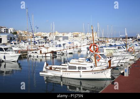 Spagna - Catalogna - Baix Ebre (distretto) - Tarragona. L' Ametlla de Mar; Dàrsena Esportiva del Port de l'Ametlla de Mar . Foto Stock