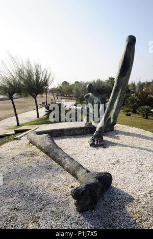 Spagna - Catalogna - Baix Ebre (distretto) - Tarragona. L' ampolla; Passeig Marítim ho esculptura moderna. Foto Stock