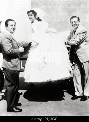 Pellicola originale titolo: RAINTREE COUNTY. Titolo inglese: RAINTREE COUNTY. Regista: EDWARD DMYTRYK. Anno: 1957. Stelle: EDWARD DMYTRYK; Elizabeth Taylor; DORE SCHARY. Credito: M.G.M / Album Foto Stock