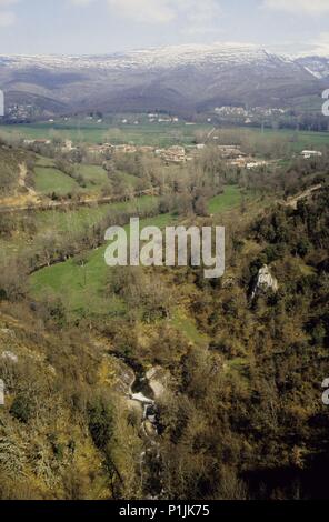 Ojo Guareña, Sotos Cuevas valle; vista dal 'Cuerno del Diablo mountain. Foto Stock