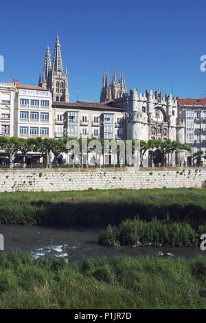 Ribera del río Arlanzón, Paseo de la Isla, Arco de Santa María y Catedral. Foto Stock