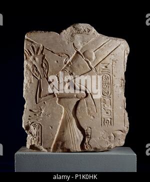 Frammento di calcare della regina Nefertiti offre un bouquet di Aton, XVIII dinastia, c1540-1292BC Artista: sconosciuto. Foto Stock