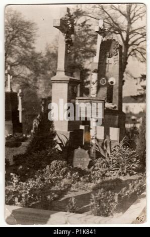Praga, la Repubblica cecoslovacca - 1930: annata la foto mostra il cimitero rurale . Bianco & Nero fotografia di antiquariato. Foto Stock
