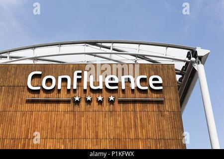 Lione, Francia - 26 Maggio 2018: facciata del centro commerciale Confluence Lione in Francia Foto Stock