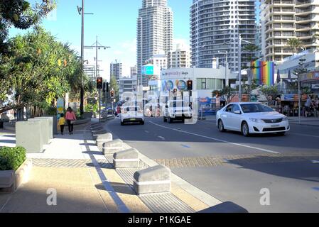 Rush Hour scena sulla città australiana street in Gold Coast Foto Stock