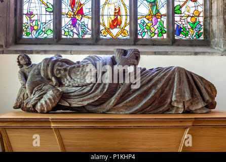 La Jesse, del XV secolo ha un intaglio del legno che una volta faceva parte di un "Jesse Tree" che mostra la Genealogia di Cristo da Iesse, padre di Davide, Priory chiesa di St Mary, Abergavenny, Monmouthshire, Wales, Regno Unito. Foto Stock