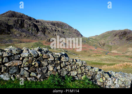 Hardknott passano da Fort al tramonto, Eskdale, Lake District, Cumbria, Inghilterra Foto Stock