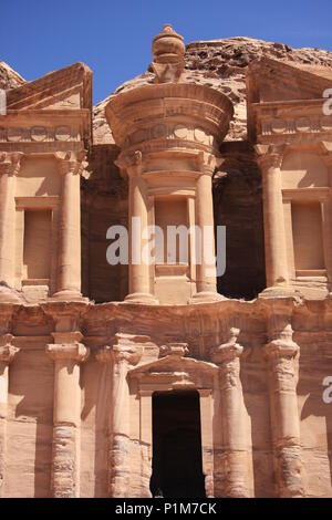 Petra, annuncio Deir, il Monastero Foto Stock