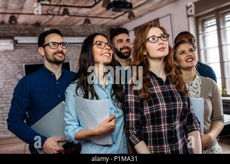 Ritratto di business di successo di squadra in posa di office Foto Stock