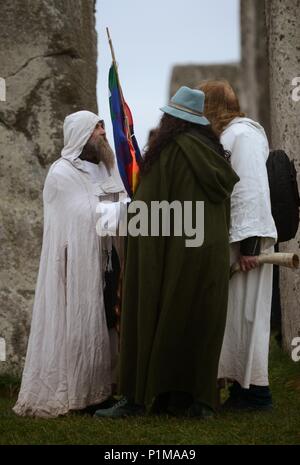 Equinozio di primavera viene celebrata a Stonehenge, Wiltshire 20/03/2016 Foto Stock