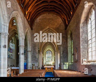 Navata della Chiesa priorato di St Mary, Abergavenny, Monmouthshire, Wales, Regno Unito Foto Stock