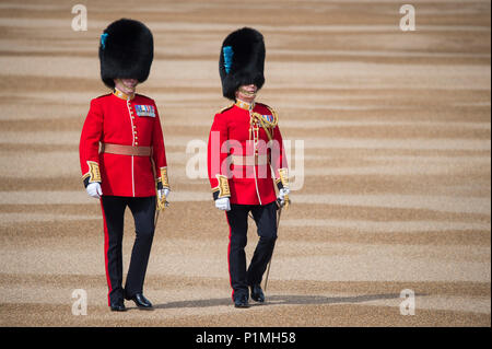 9 giugno 2018, Londra, Regno Unito. Trooping la cerimonia del colore nella sfilata delle Guardie a Cavallo, il compleanno di Queens Parade. Credito: Malcolm Park/Alamy Foto Stock