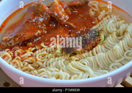 La tagliatella con sgombro di ketchup Foto Stock