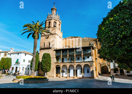 Ronda, Spagna, 05 Aprile 2018: Plaza Duguesa de Parcent square a Ronda, Andalusia, Spagna Foto Stock