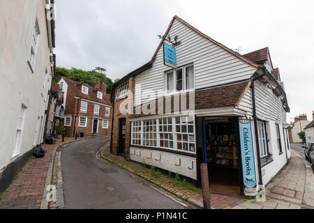 Sacchetti di libri, libri per bambini in Pintoresque Chapel Hill, Lewes, East Sussex, England, Regno Unito Foto Stock