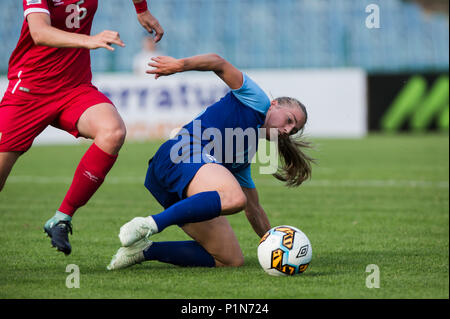 Zemun Stadium, Belgrado, Serbia. 12 Giugno, 2018. FIFA Womens World Cup di qualifica, gruppo 7, Serbia donne contro la Finlandia le donne; avanzamento Linda Sallstrom di Finlandia in azione Credit: Azione Plus sport/Alamy Live News Foto Stock