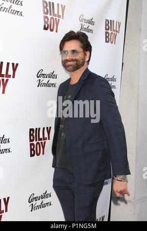 Los Angeles, CA, Stati Uniti d'America. 12 Giugno, 2018. John Stamos presso gli arrivi per BILLY BOY Premiere, Laemmle Music Hall di Los Angeles, CA 12 Giugno 2018. Credito: Priscilla concedere/Everett raccolta/Alamy Live News Foto Stock