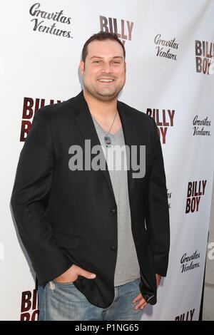 Los Angeles, CA, Stati Uniti d'America. 12 Giugno, 2018. Max Alder presso gli arrivi per BILLY BOY Premiere, Laemmle Music Hall di Los Angeles, CA 12 Giugno 2018. Credito: Priscilla concedere/Everett raccolta/Alamy Live News Foto Stock