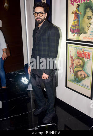 Mumbai, India. 12 Giugno, 2018. Indian film attore Ayushmann Khurrana pongono nel corso di una conferenza stampa a Mumbai per la XIX edizione di Nexa IIFA Awards che succede in Thailandia. Credito: Azhar Khan SOPA/images/ZUMA filo/Alamy Live News Foto Stock