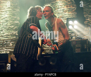 ATLANTA, GA - 19 Luglio: Stu Hamm e Billy Sheehan eseguire durante il G3 Tour al tabernacolo in Atlanta, Georgia il 19 luglio 2001. Credito: Chris McKay / MediaPunch Foto Stock