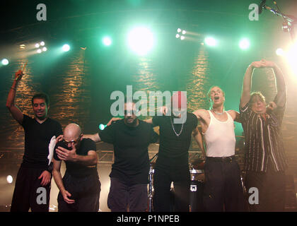 ATLANTA, GA - 19 Luglio: Joe Satriani, Giovanni Petrucci, Steve Vai, Billy Sheehan, e Stu prosciutto un inchino durante il G3 Tour al tabernacolo in Atlanta, Georgia il 19 luglio 2001. Credito: Chris McKay / MediaPunch Foto Stock