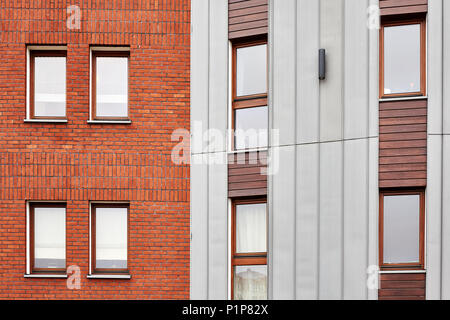 Edificio moderno muro di mattoni di facciata. Foto Stock