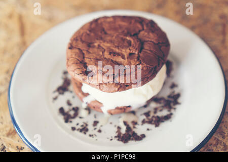 Biscotti al Cioccolato e gelato Foto Stock