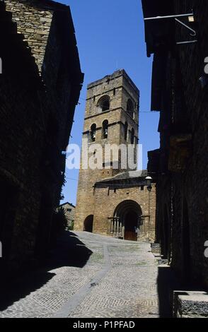 Ainsa principale chiesa romanica () (Pirenei orientali). Foto Stock