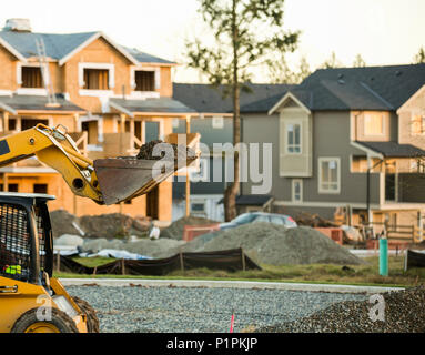 Nuova costruzione in casa in un quartiere; Langley, British Columbia, Canada Foto Stock