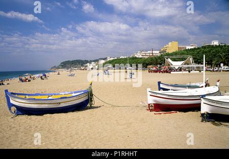 Spagna - Catalogna - Maresme (distretto) - Barcellona. Calella, playa / Platja Gran de Calella. Foto Stock