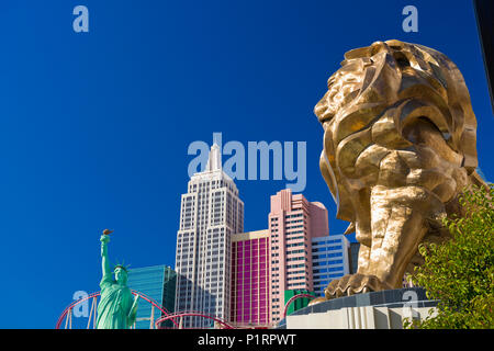 Golden Lion scultura, la Statua della Libertà e a New York la costruzione di repliche in Las Vegas Foto Stock